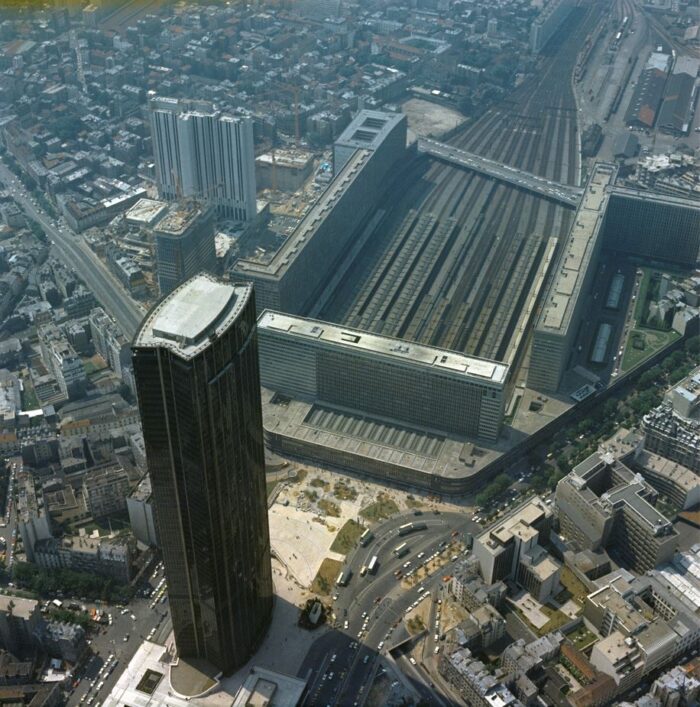 La Tour et la gare Montparnasse le 1er juin 1974