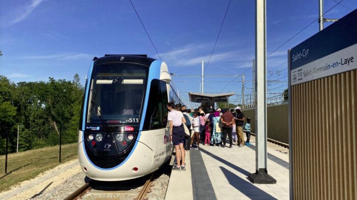 St-Cyr - Inauguration tramway T13 - Premier départ en direction de St-Germain-en-Laye