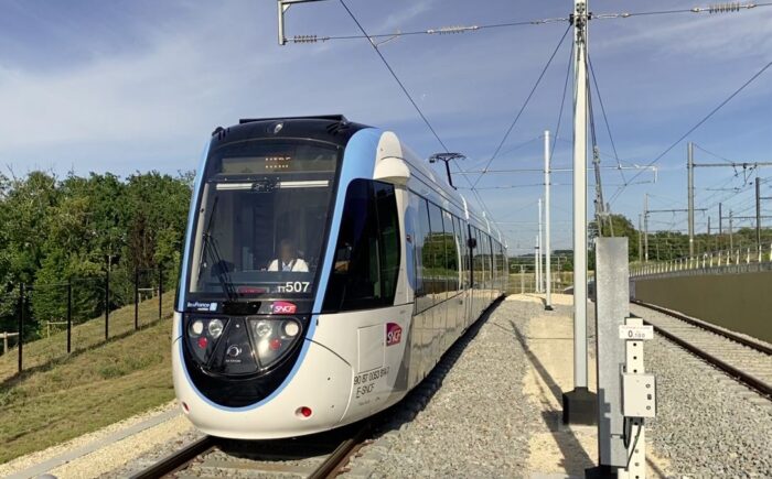 St-Cyr - Inauguration tramway T13 - Première arrivée