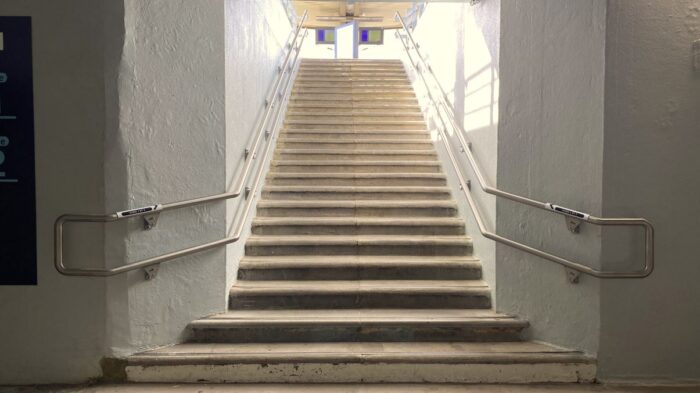 Dreux - Escalier vers les voies 1 et 2